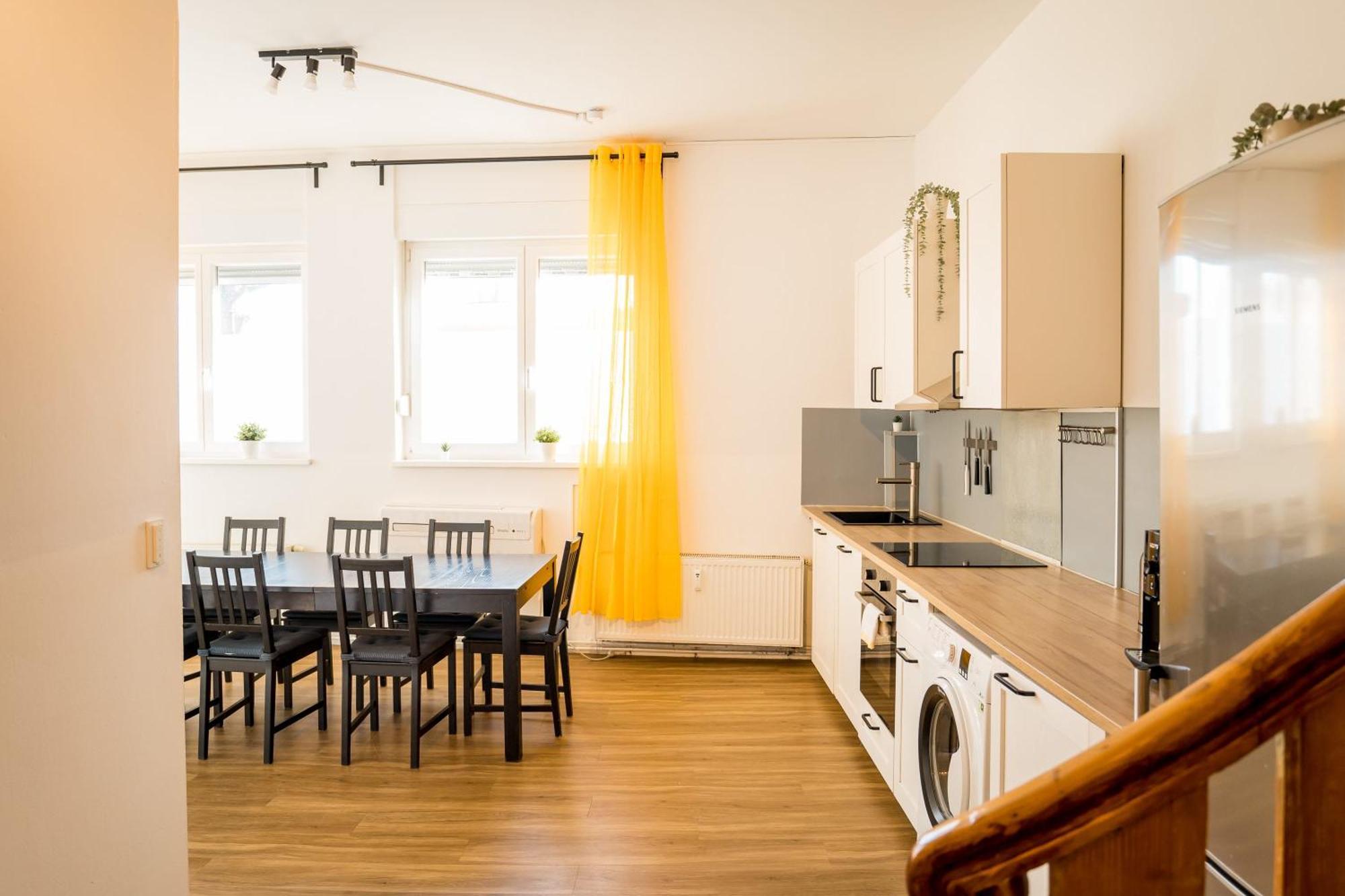 Three Bedroom Big Kitchen Selfcheckin Street Parking Берлин