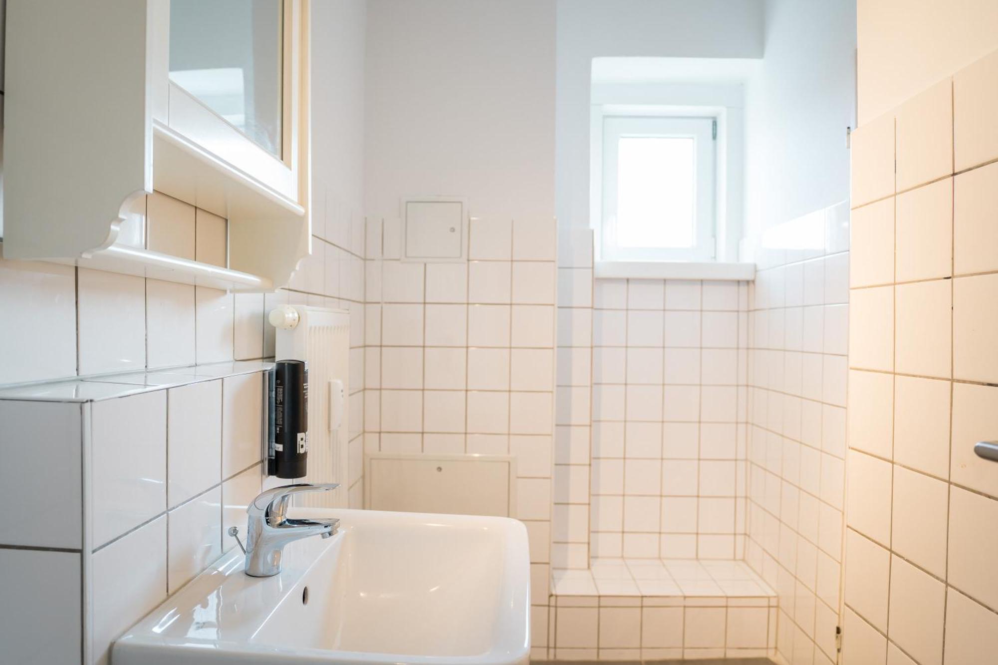 Three Bedroom Big Kitchen Selfcheckin Street Parking Апартаменты