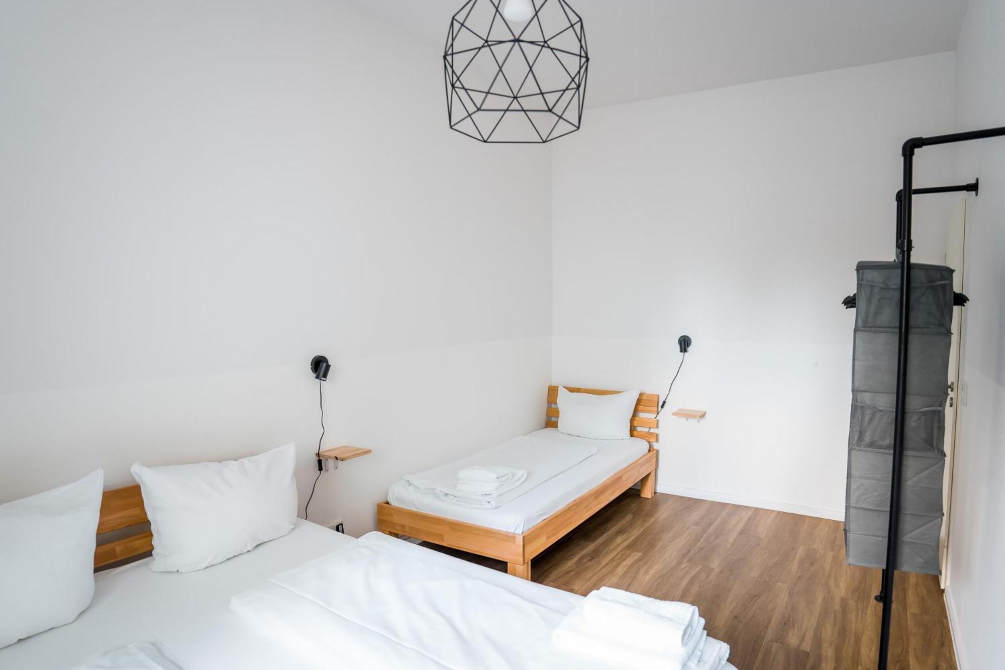 Three Bedroom Big Kitchen Selfcheckin Street Parking Апартаменты