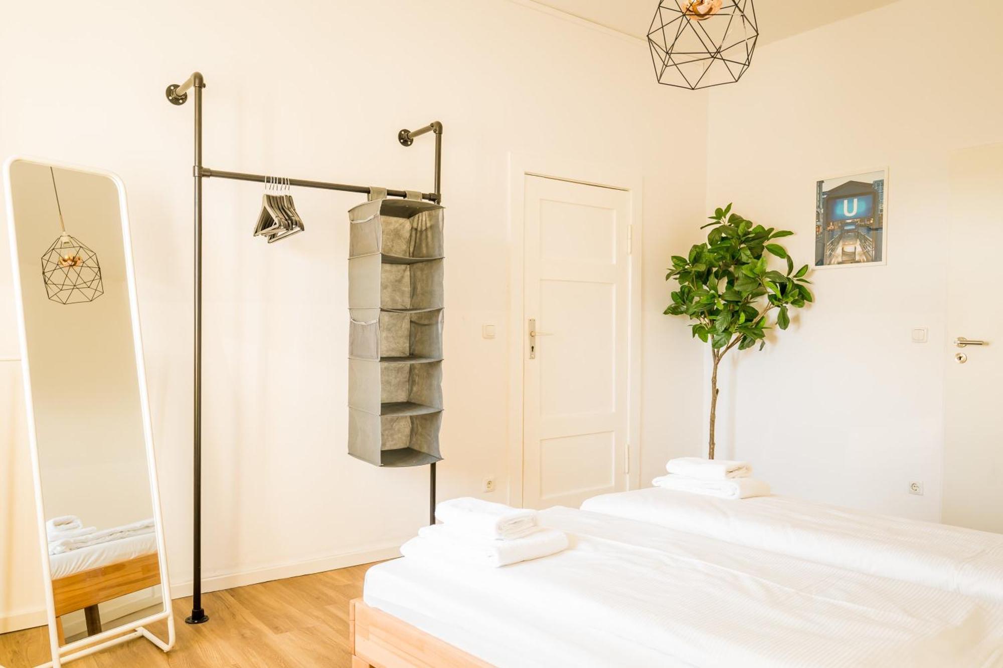 Three Bedroom Big Kitchen Selfcheckin Street Parking Апартаменты Берлин