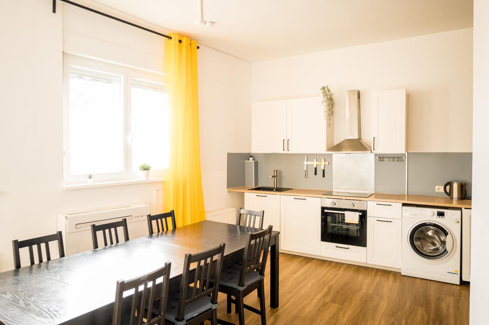 Three Bedroom Big Kitchen Selfcheckin Street Parking Берлин